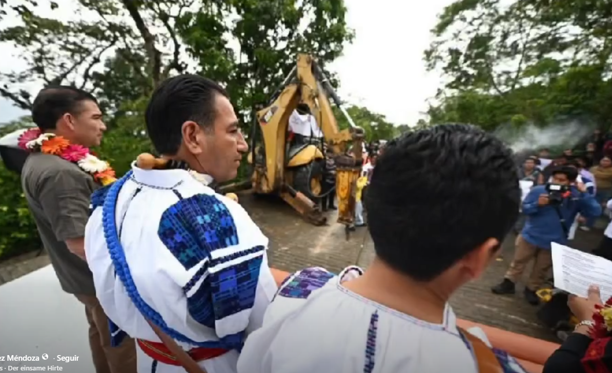 Banderazos,  inició de obras de drenajes y alcantarillados en barrio tak'iy  paraje yanchen.