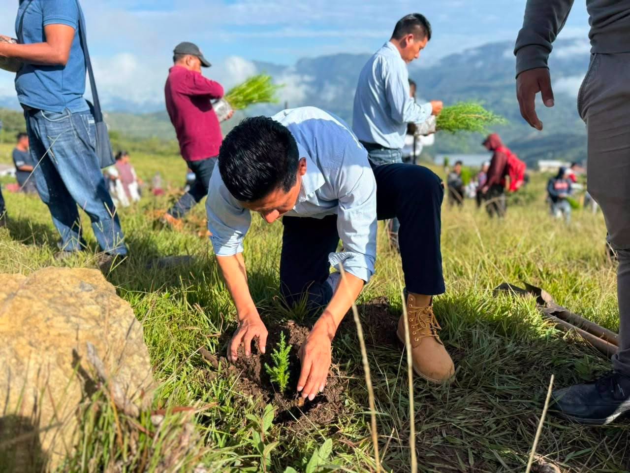 _¡TODOS UNIDOS POR EL MEDIO AMBIENTE! SE SUMAN POLICÍA MUNICIPAL, DIF, CASA DE LA CULTURA Y NUEVOS UNIVERSITARIOS A LA REFORESTACIÓN DE 9 MIL ÁRBOLES