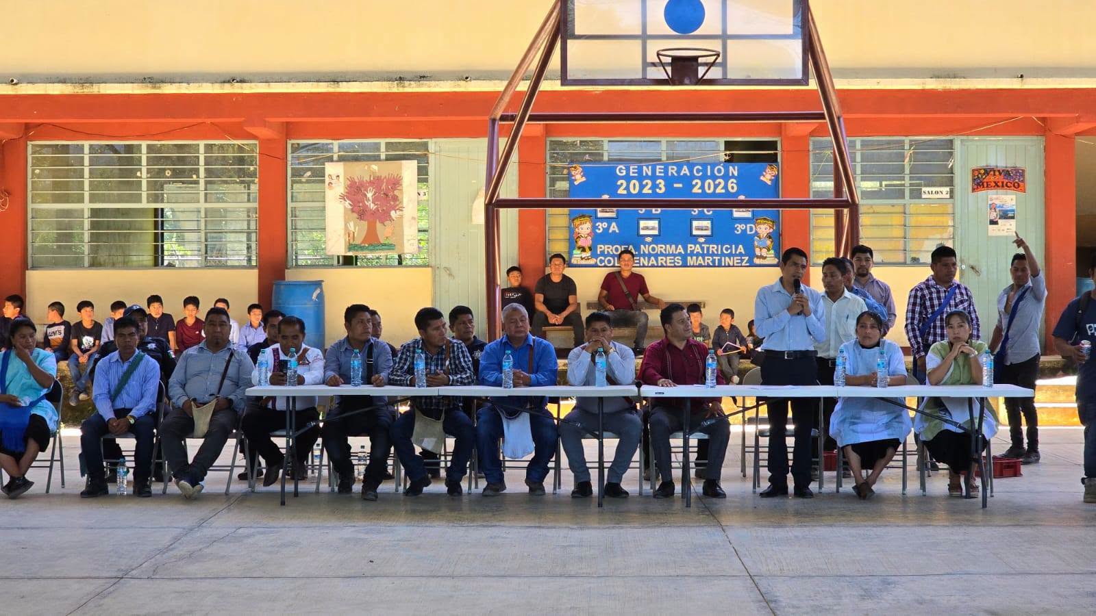Entrega De Mochilas En La Escuela Secundaria Técnica No.146 De Nichteel