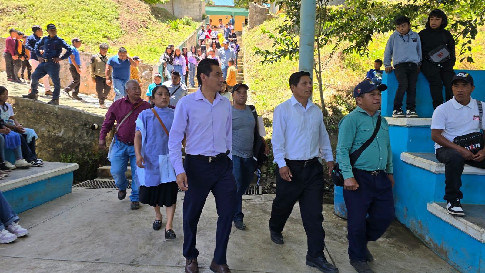 Entregamos mochilas en la Secundaria Técnica de Chiloljá