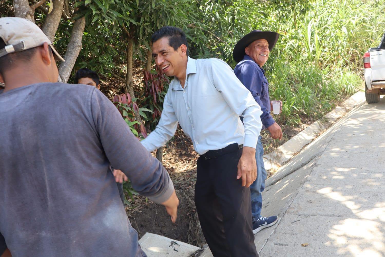 El H. Ayuntamiento Municipal de San Juan Cancuc 2024-2027 que preside el Lic. Juan López Mendoza, encabezó el banderazo de inicio de la obra de rehabilitación de pavimento con concreto hidráulico en la comunidad de Tsajalch'en.