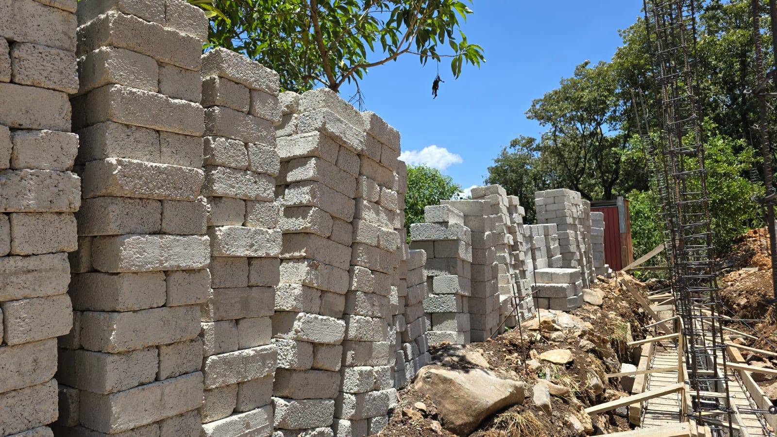 Banderazo De Inicio De Obra: Construcción De Aulas En La Comunidad De Bajpuz