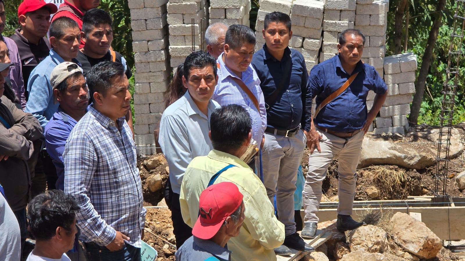 Banderazo De Inicio De Obra: Construcción De Aulas En La Comunidad De Bajpuz