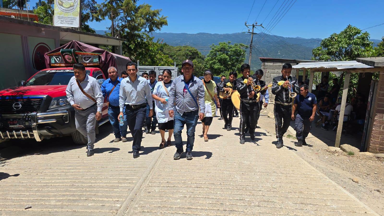 Cumpliendo el compromiso de mejorar la infraestructura y la conectividad de nuestras comunidades, el H. Ayuntamiento Municipal de San Juan Cancuc 2024-2027 que preside el *Lic. Juan López Mendoza*, acompañado de su H. Cabildo, llevó a cabo la *inauguración de la obra de pavimentación de carretera con concreto hidráulico en la localidad de Chijil. *